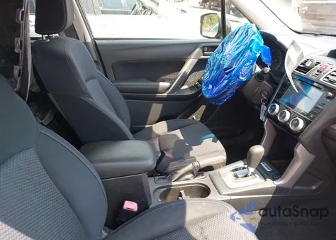 2017 Subaru Forester 2.5I Premium z USA, uszkodzony, nr VIN JF2SJAEC9HH472484